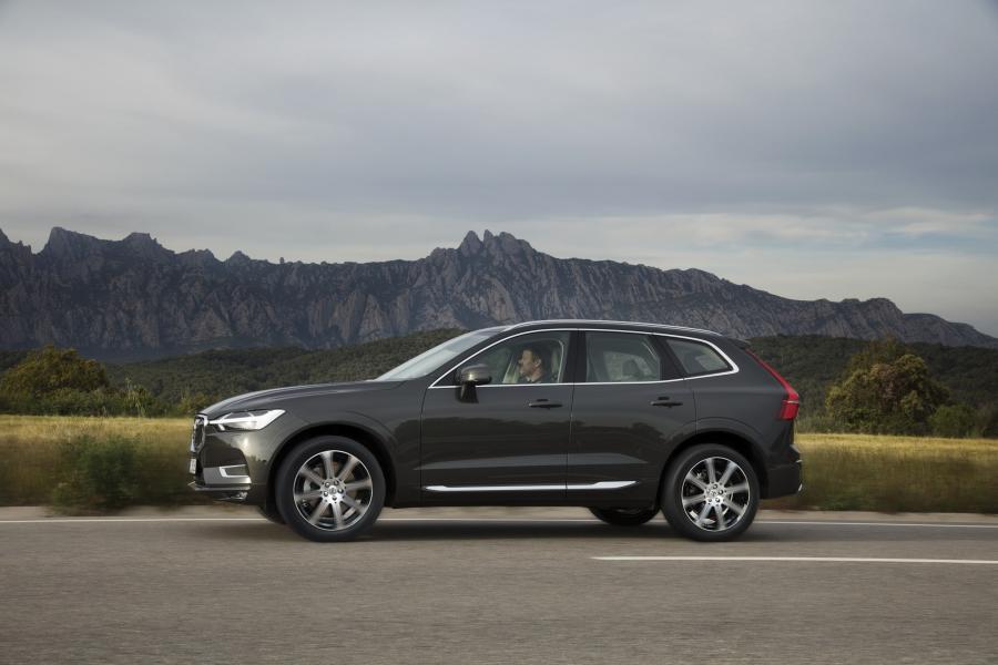  Volvo XC60 D5 Inscription 2017 года  (WW) (фото 3 из 42)